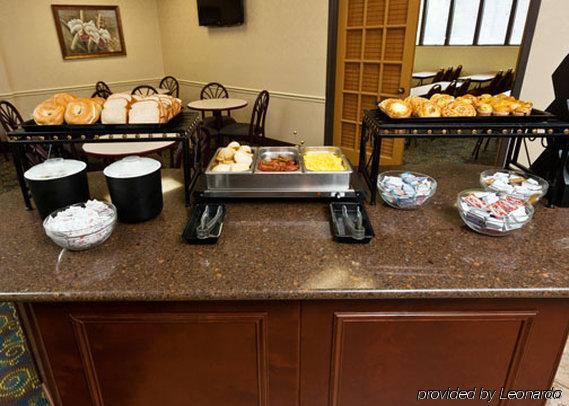 Quality Inn Тупело Ресторан фото
